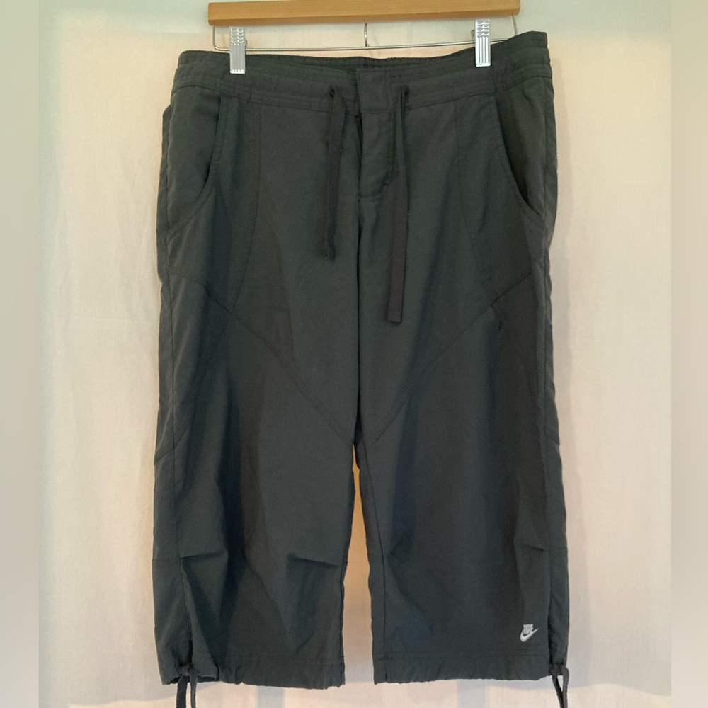 Nike Capri Crop Pants. Gray with Drawstring Waist. Size M. Great For Hiking.